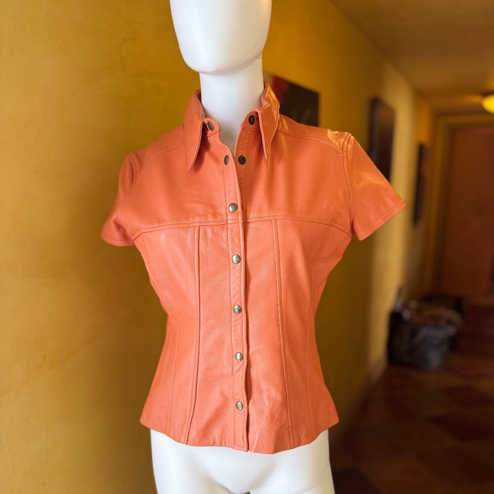 Musée Coral Orange Genuine Leather Short Sleeve Button-Up Top – Size 6